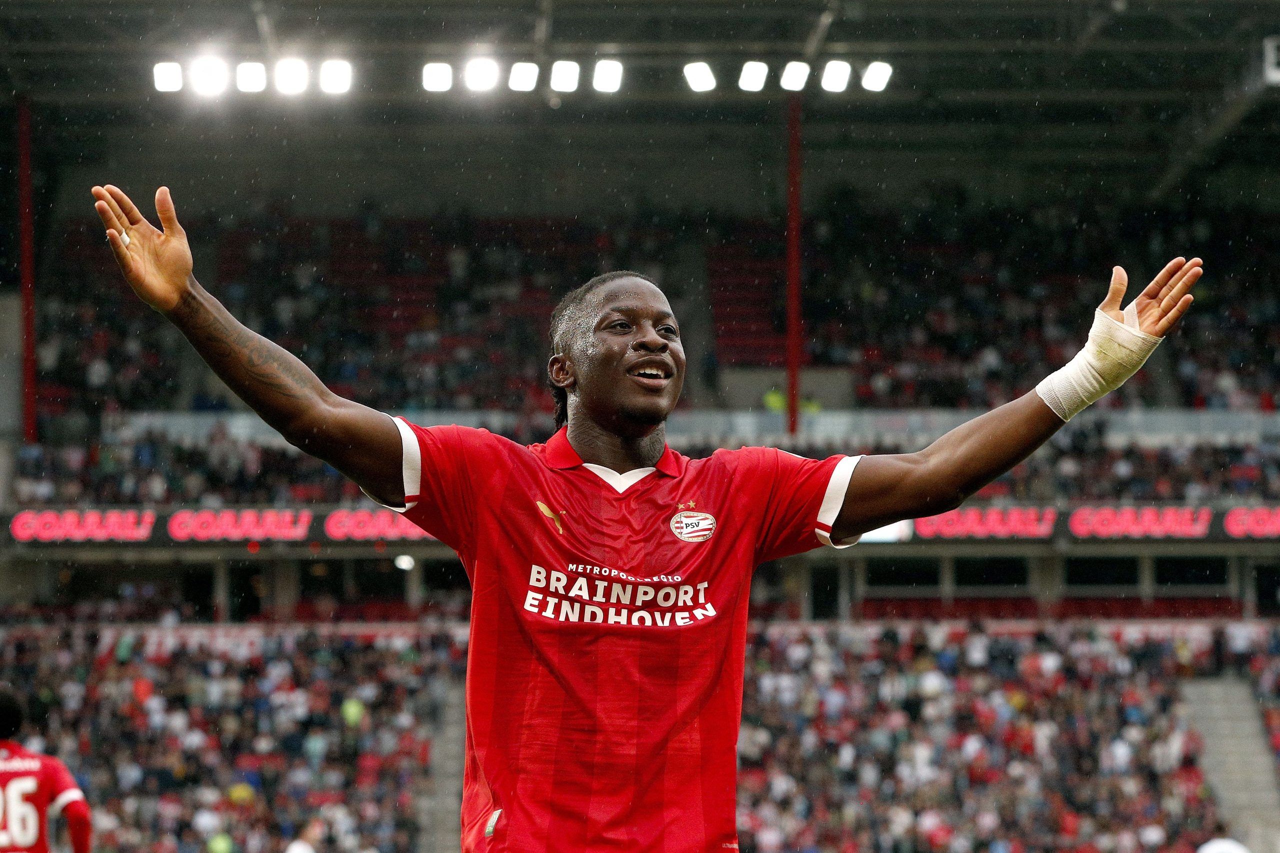  Johan Bakayoko celebrates after scoring a goal for PSV Eindhoven during a soccer match.