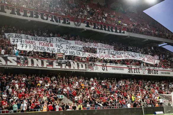 Standard Liege v Anderlecht abandoned because of flares & smoke